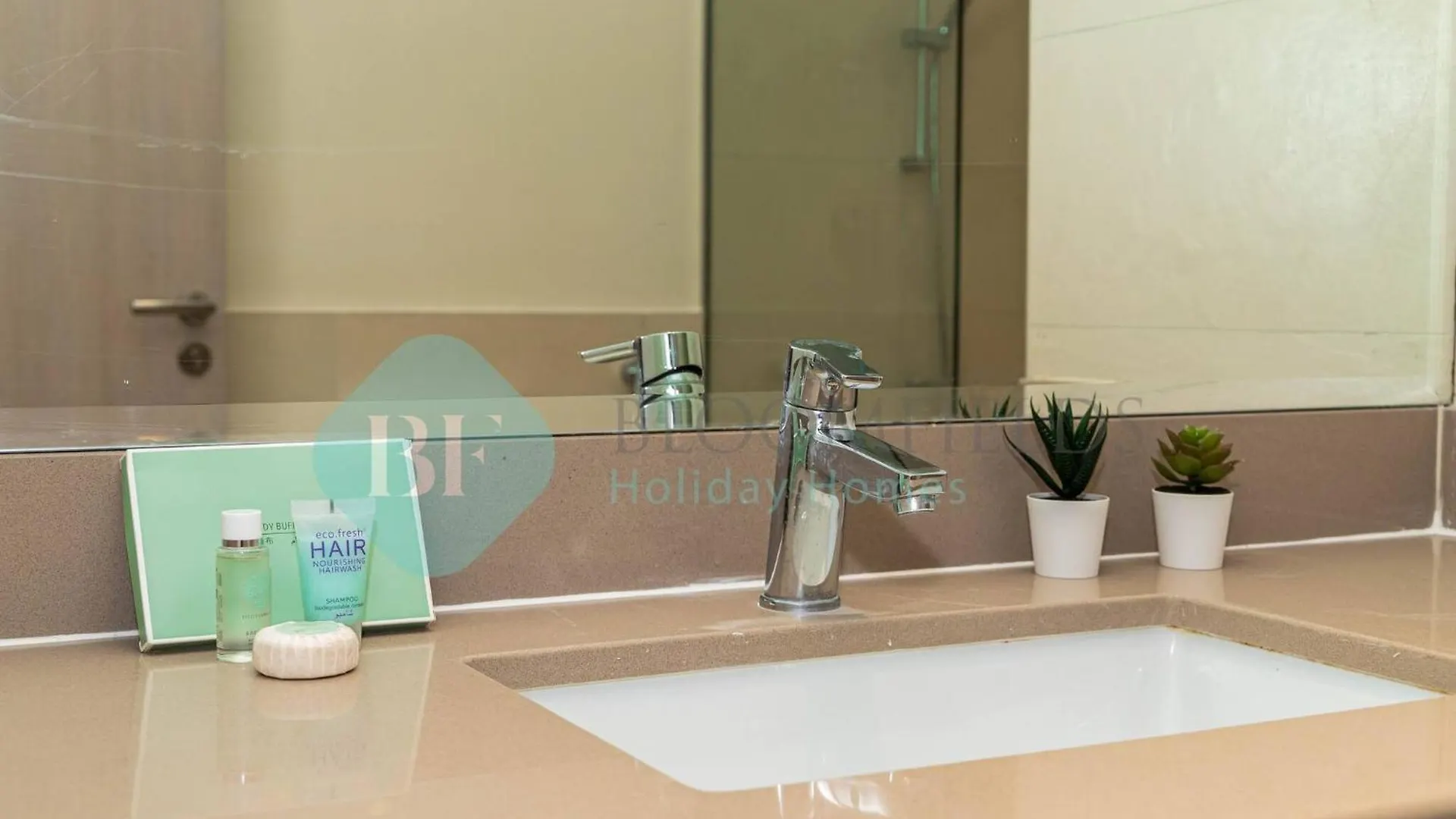 Апартаменты Bloomfields Stylish 1Br In Waters Edge Yas Island Абу-Даби 0*,  ОАЭ
